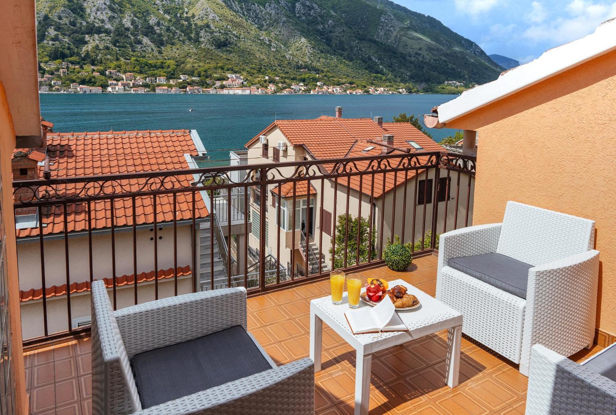 Apartment Busola Kotor Exterior photo