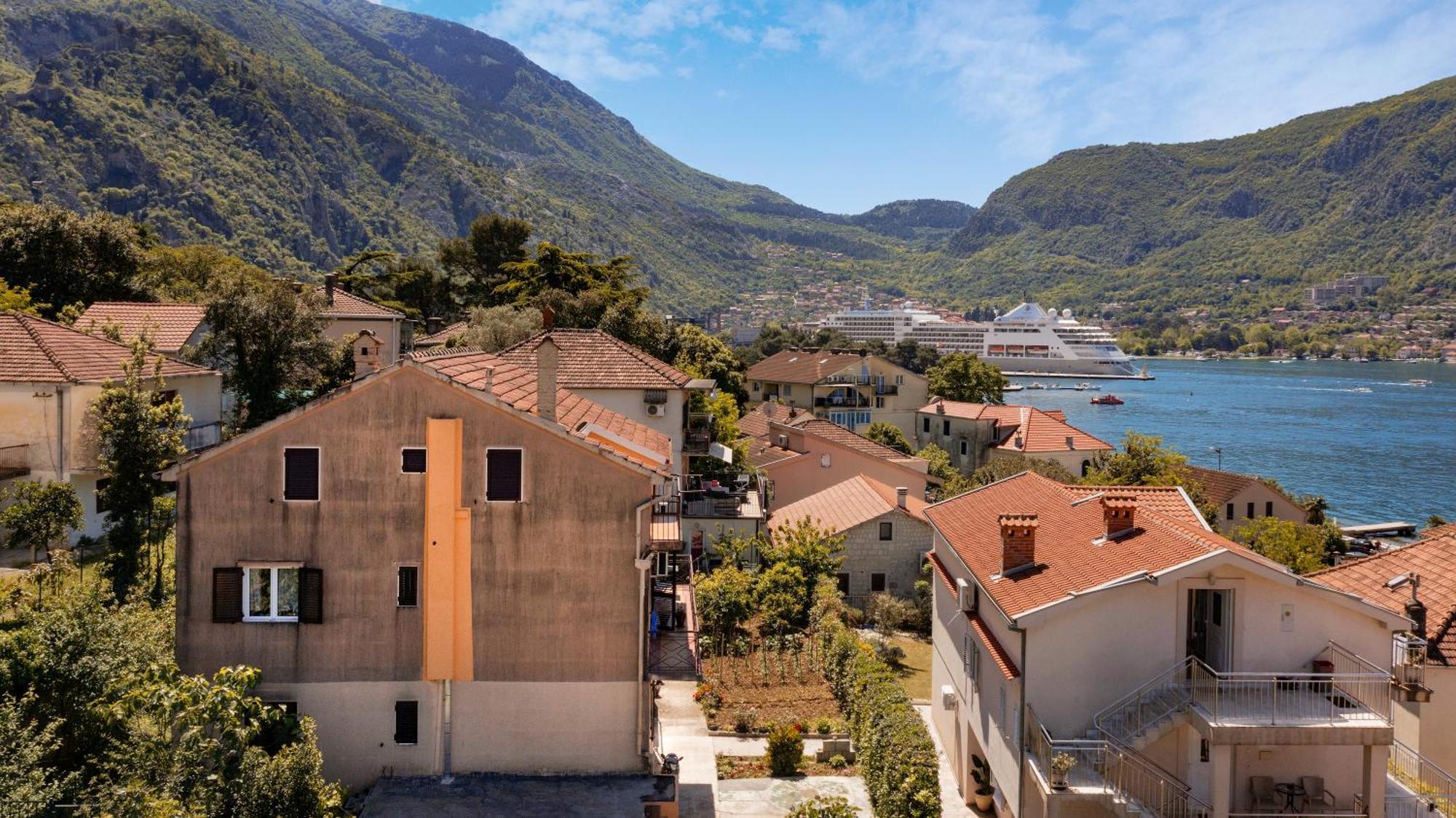 Apartment Busola Kotor Exterior photo